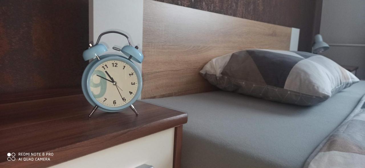 Bomba Ubytko Apartment Снина Екстериор снимка