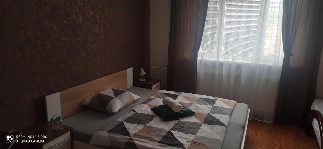 Bomba Ubytko Apartment Снина Екстериор снимка